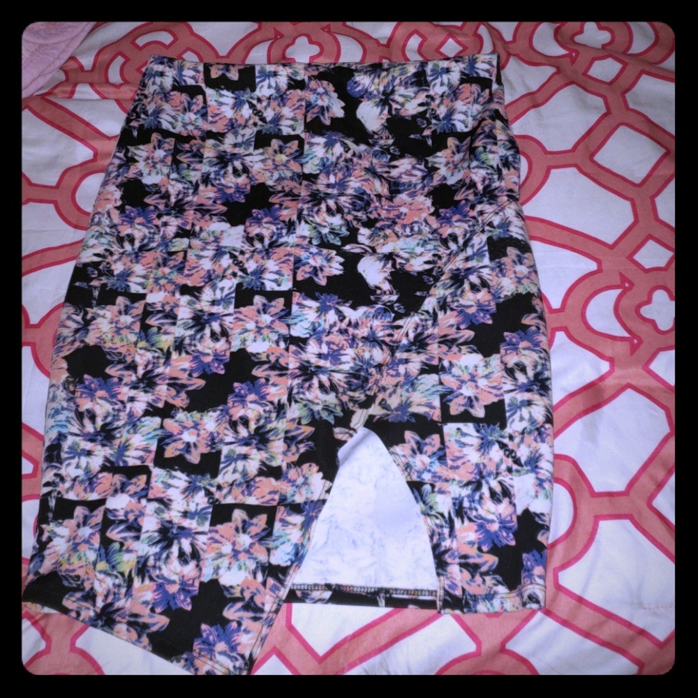 skirt, with small split as shown in picture